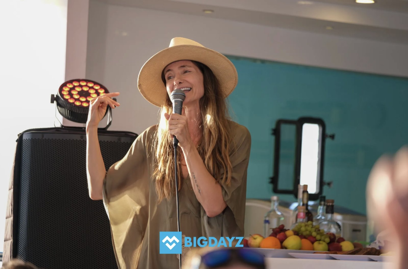 Live singing on the mic beside the buffet during a beach dinner